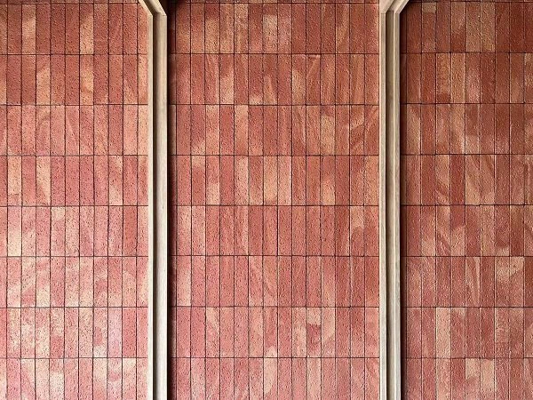 Phomi MCM R facing brick close shot